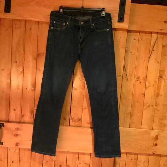 Levi 513  Straight Leg Jean - Picture 1 of 3